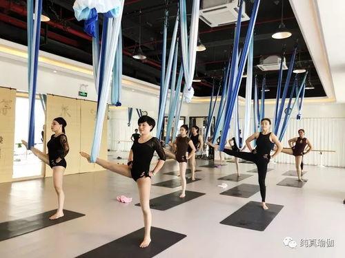 空中舞韵瑜伽视频,轻盈如翼的空中瑜伽体验